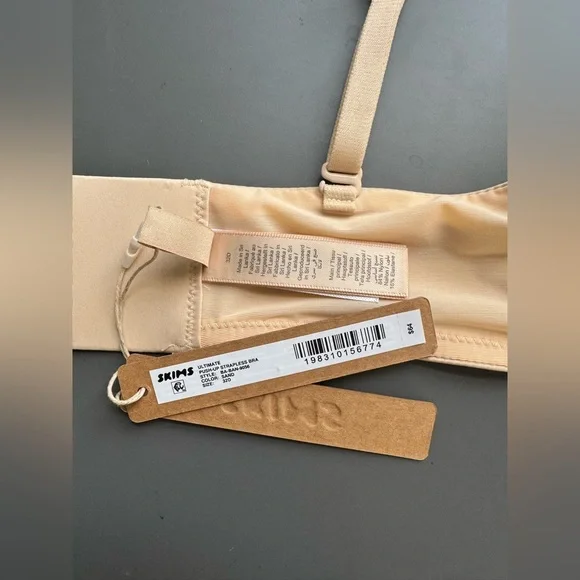 ✨SKIMS Ultimate Strapless Push Up Bra SAND 32D - Picture 7 of 10